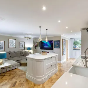 Luxurious With Hot Tub , Brighton United Kingdom